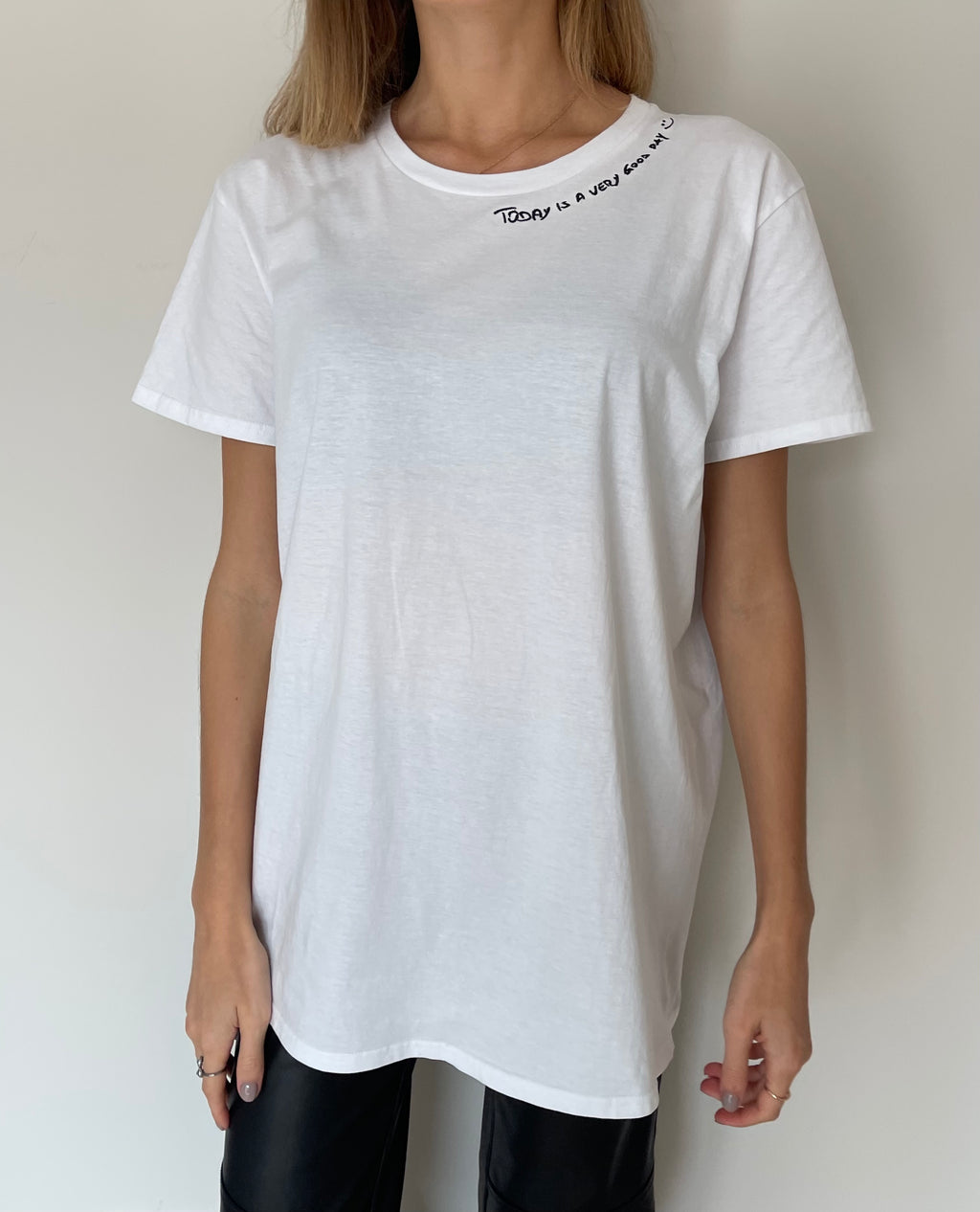 GOOD DAY// EMBROIDERED T-SHIRT